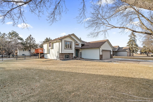 view of front facade featuring a garage and a front yard