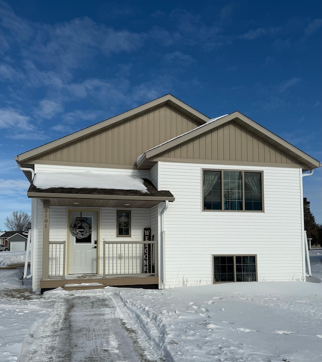 view of front of home featuring covered porch