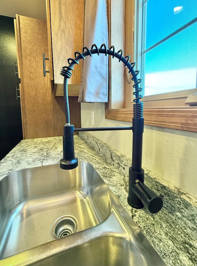 room details featuring sink