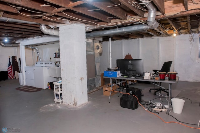 basement with sink and washing machine and clothes dryer