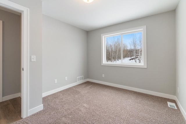 view of carpeted spare room