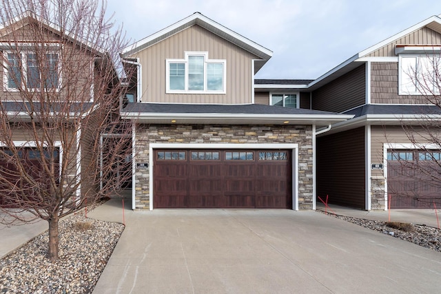 view of front facade featuring a garage