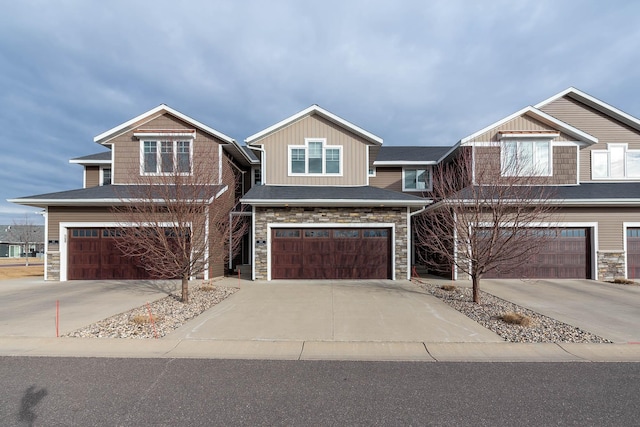 view of front facade featuring a garage