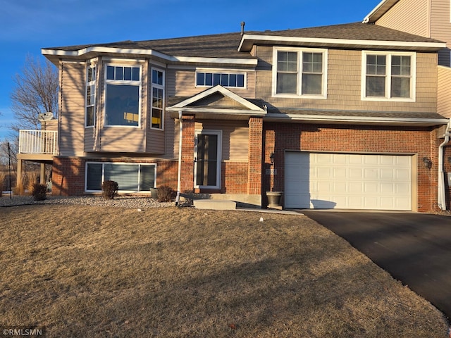 view of front of house featuring a garage and a front yard