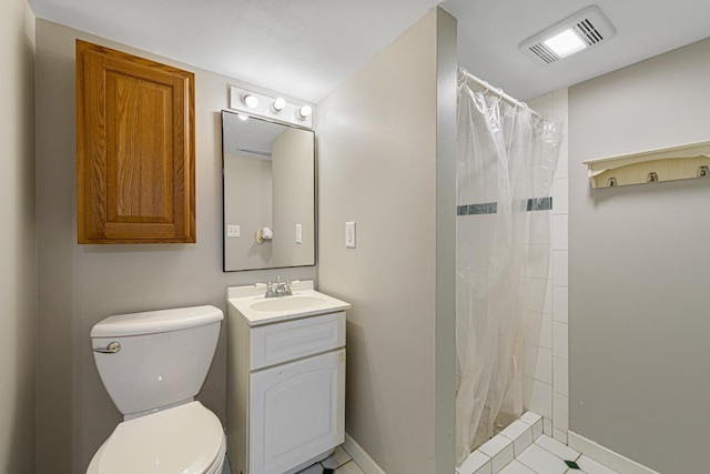 bathroom with vanity, toilet, and curtained shower