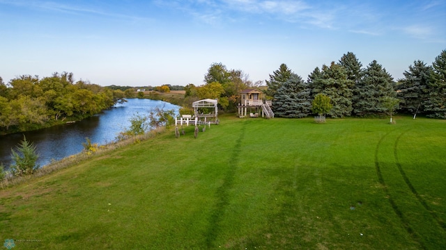 view of yard featuring a water view