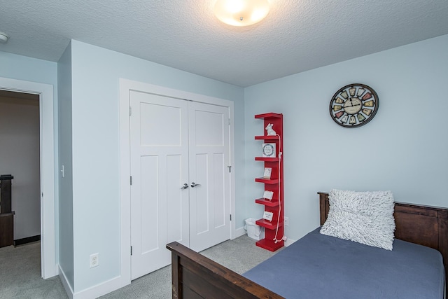 bedroom with light carpet and a textured ceiling