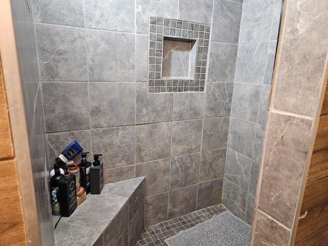 bathroom featuring tiled shower