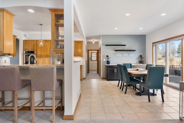 dining area with visible vents, light tile patterned floors, recessed lighting, and baseboards