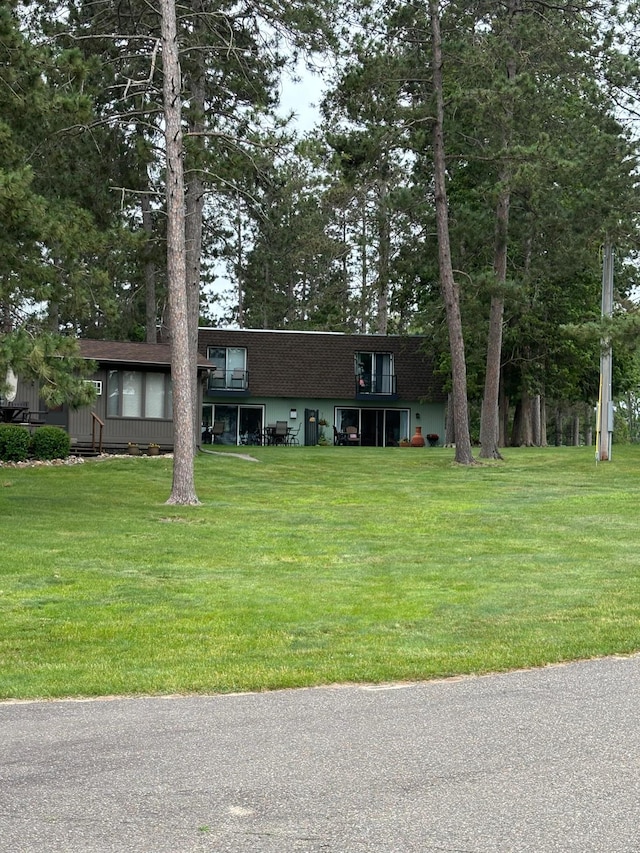 view of front of house with a front yard