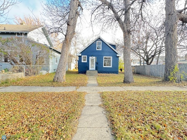 view of front of home featuring a front lawn