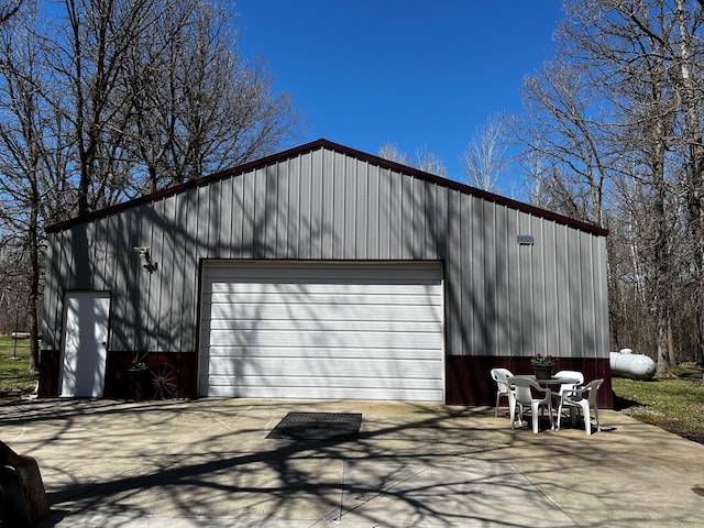 view of detached garage