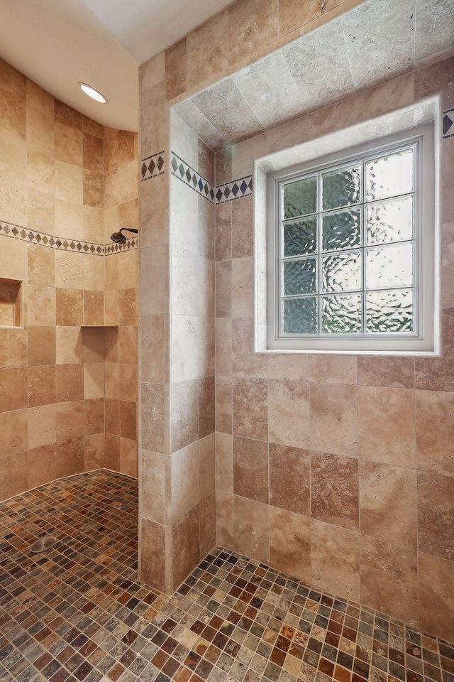 bathroom featuring a tile shower