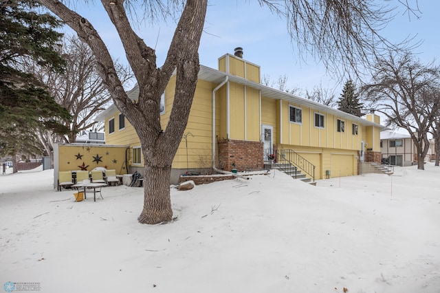 view of front of home featuring a garage