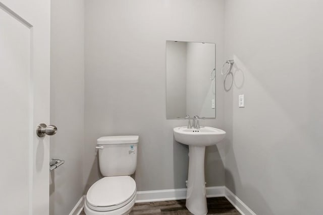 bathroom featuring toilet and sink