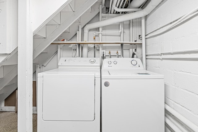 laundry area featuring washer and clothes dryer