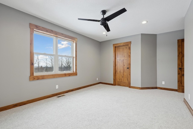 carpeted empty room featuring ceiling fan