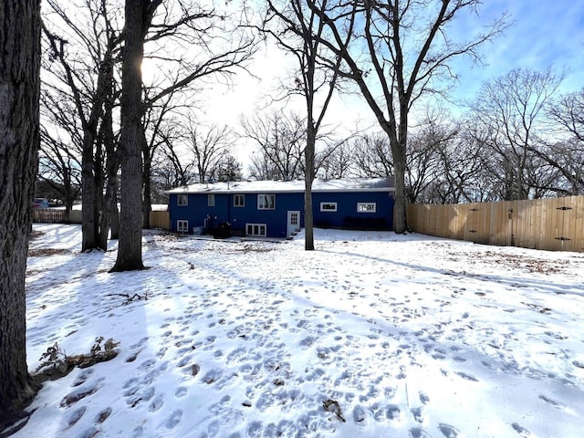 view of front of house featuring fence