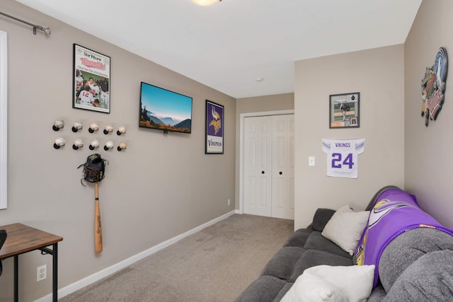 living area with baseboards and carpet flooring