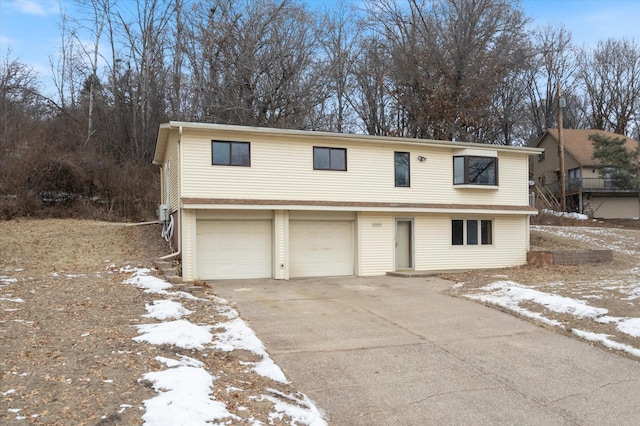 view of front facade featuring a garage