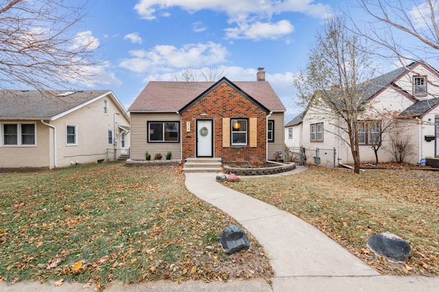 view of front of property with a front yard