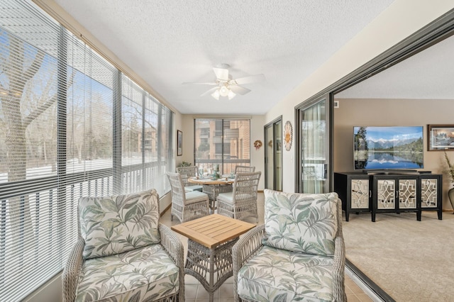 sunroom with ceiling fan