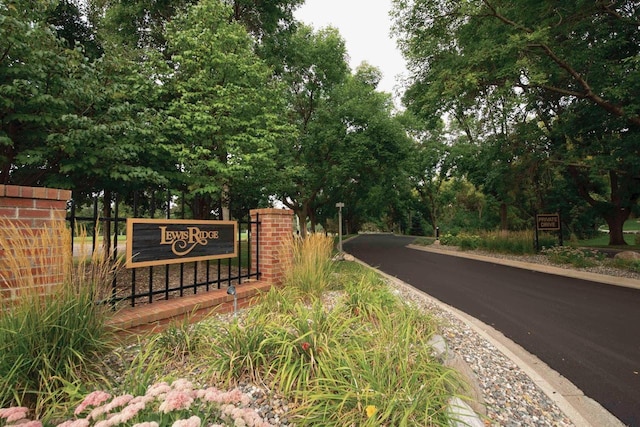 view of community / neighborhood sign