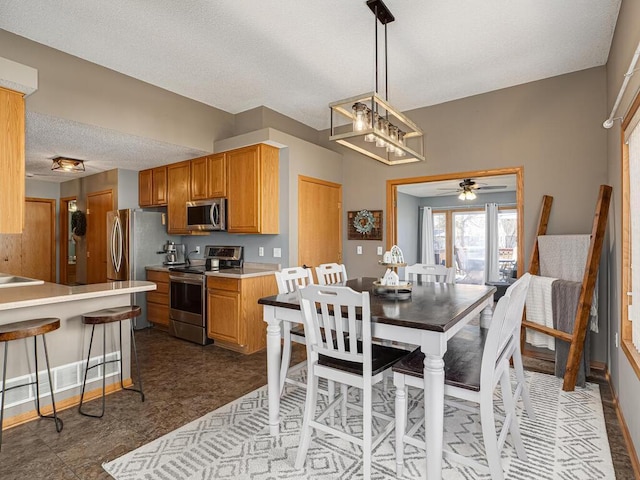 dining space featuring sink and a textured ceiling