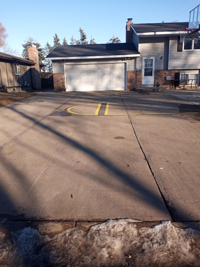 view of front facade featuring a garage