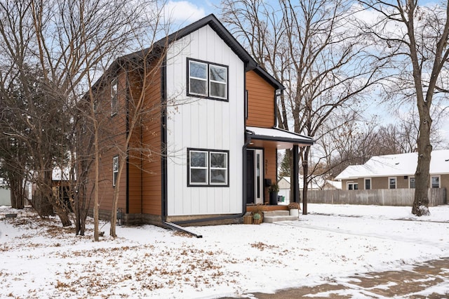 view of front of property