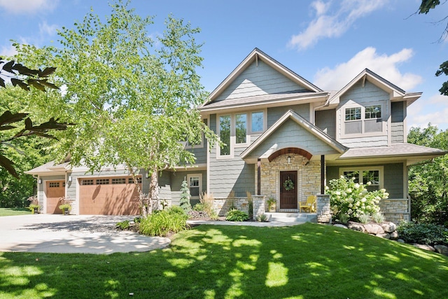 craftsman house featuring a front yard