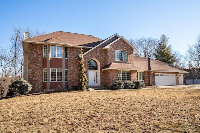 view of front property featuring a garage