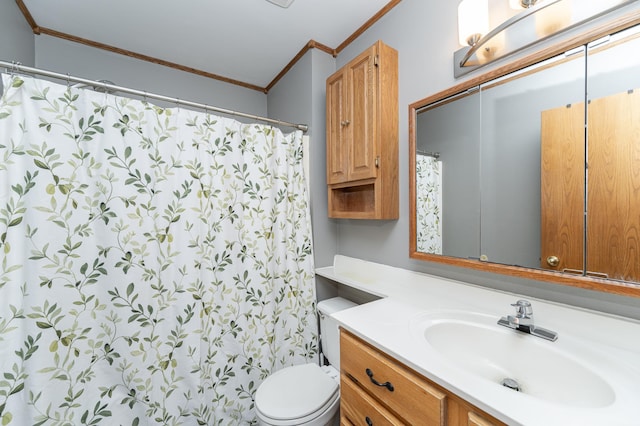 full bath with toilet, a shower with curtain, crown molding, and vanity