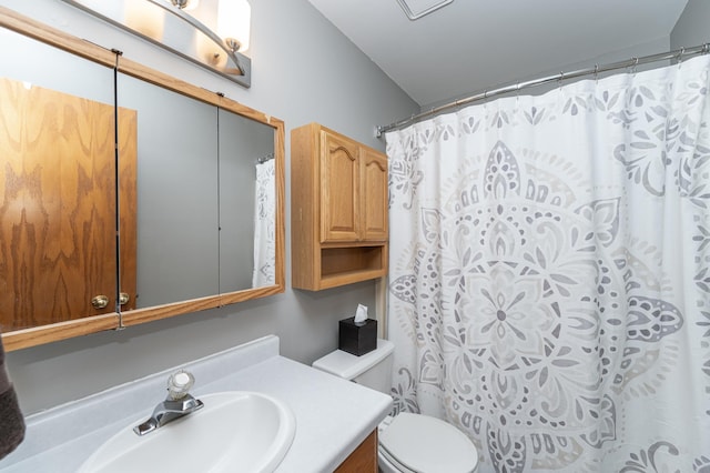 full bath featuring toilet, vanity, and a shower with curtain