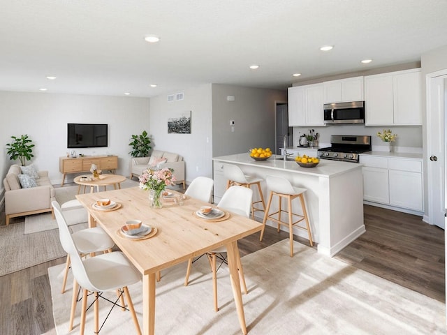 dining space featuring sink and light hardwood / wood-style floors