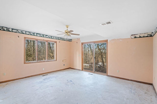 empty room with ceiling fan