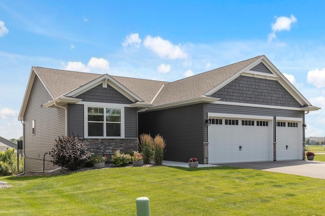 view of front of home featuring a garage and a front yard