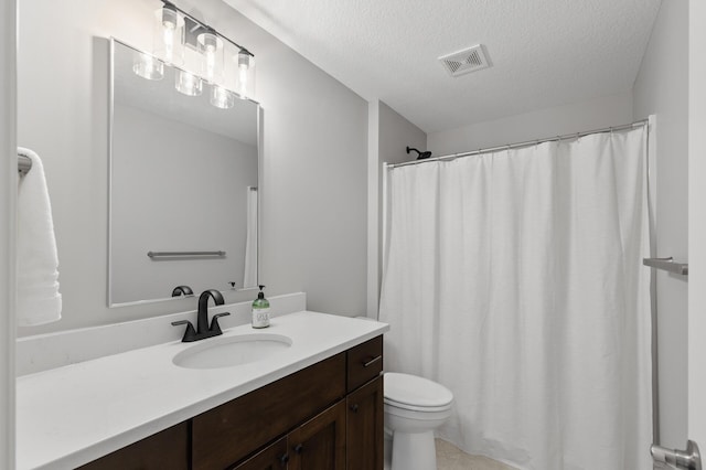 bathroom featuring vanity, a shower with shower curtain, a textured ceiling, and toilet