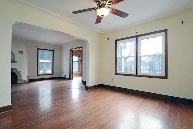 spare room featuring dark wood-type flooring and ceiling fan