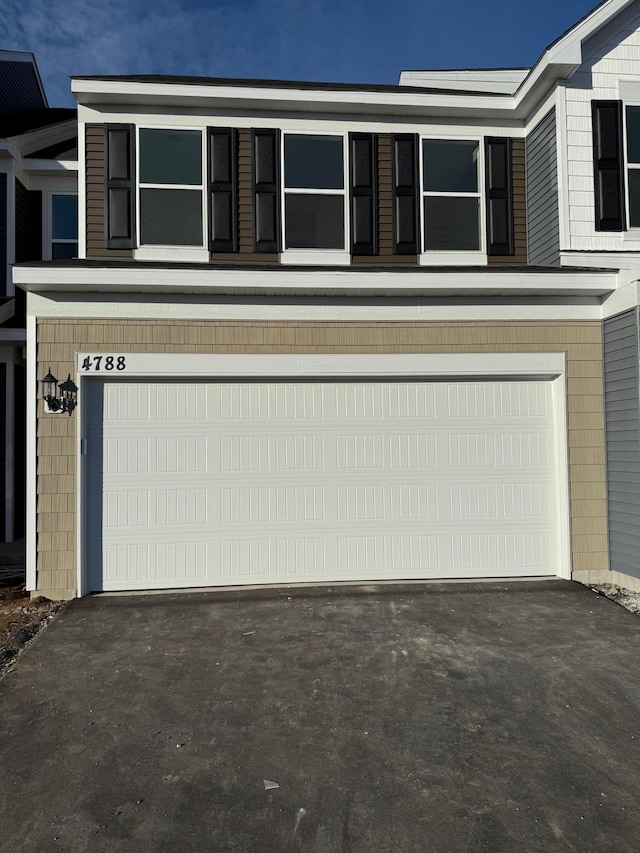 view of front facade featuring a garage