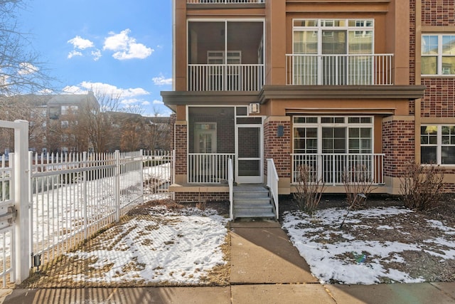 view of front of property featuring a porch