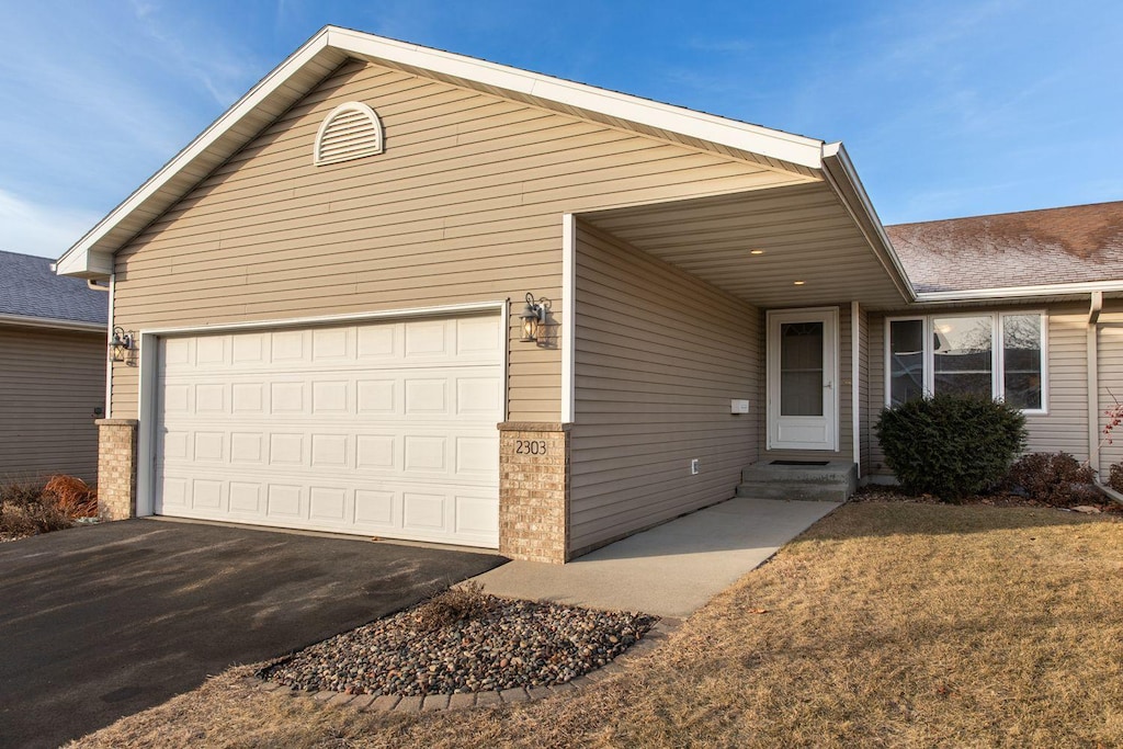 view of front of house featuring a garage