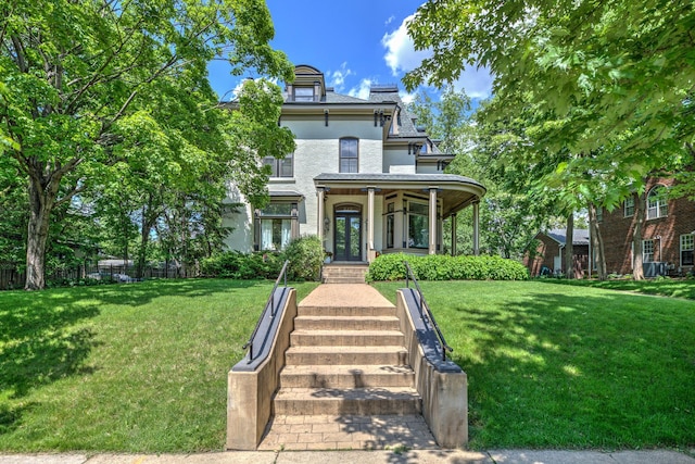 view of front of house featuring a front lawn