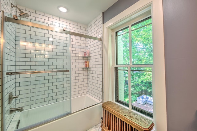 bathroom with enclosed tub / shower combo