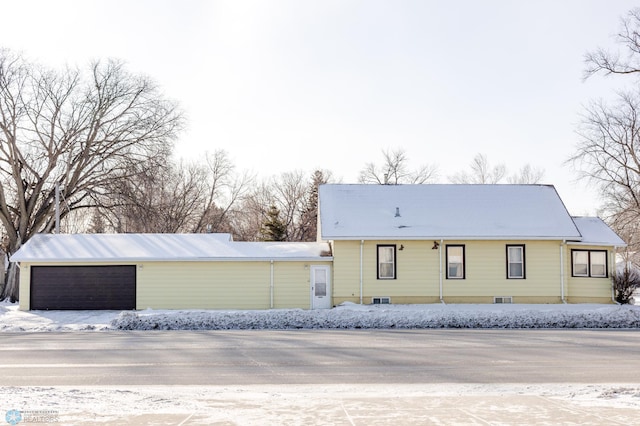 view of front of home featuring a garage