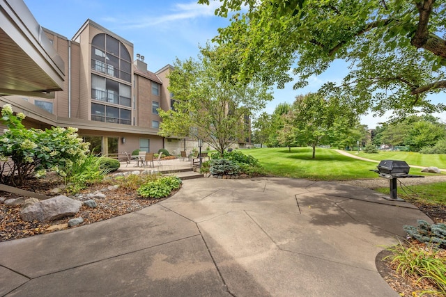 9700 Portland Ave S Unit 226, Bloomington, MN 55420 - surrounding community featuring a lawn and a patio