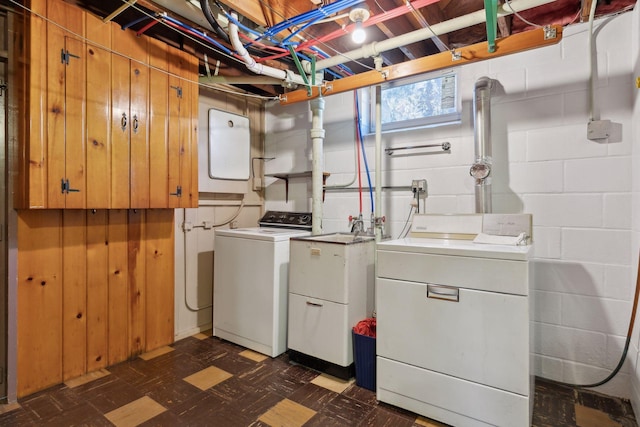 clothes washing area with washing machine and clothes dryer