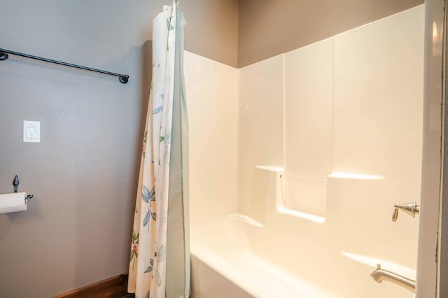 bathroom with shower / bath combo with shower curtain