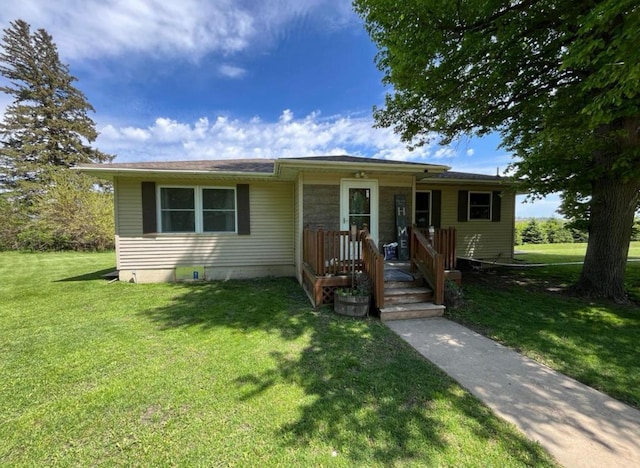 view of front of house featuring a front yard