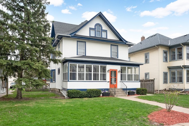 view of front property featuring a front yard